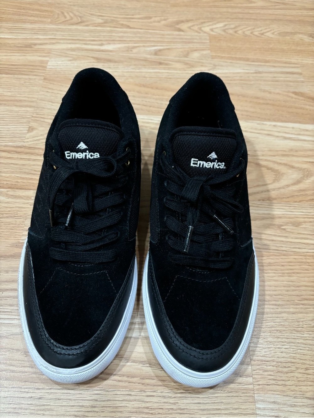 Emerica. Men’s Black skate shoes